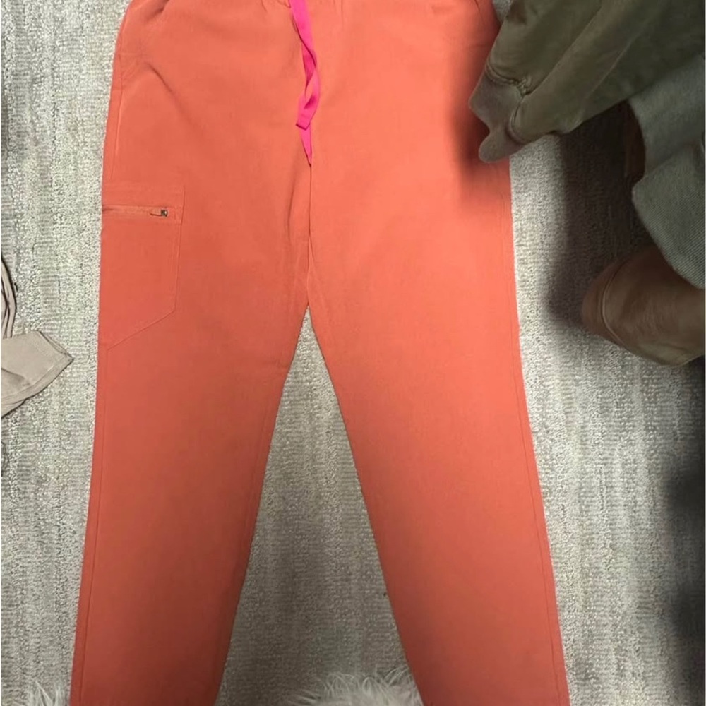Figs Women's spiced cider Jogger Scrub Set - Spiced cider size small and XS - Picture 7 of 10